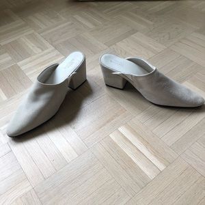 Urban Outfitters White Suede Mule Chunky Heels 7